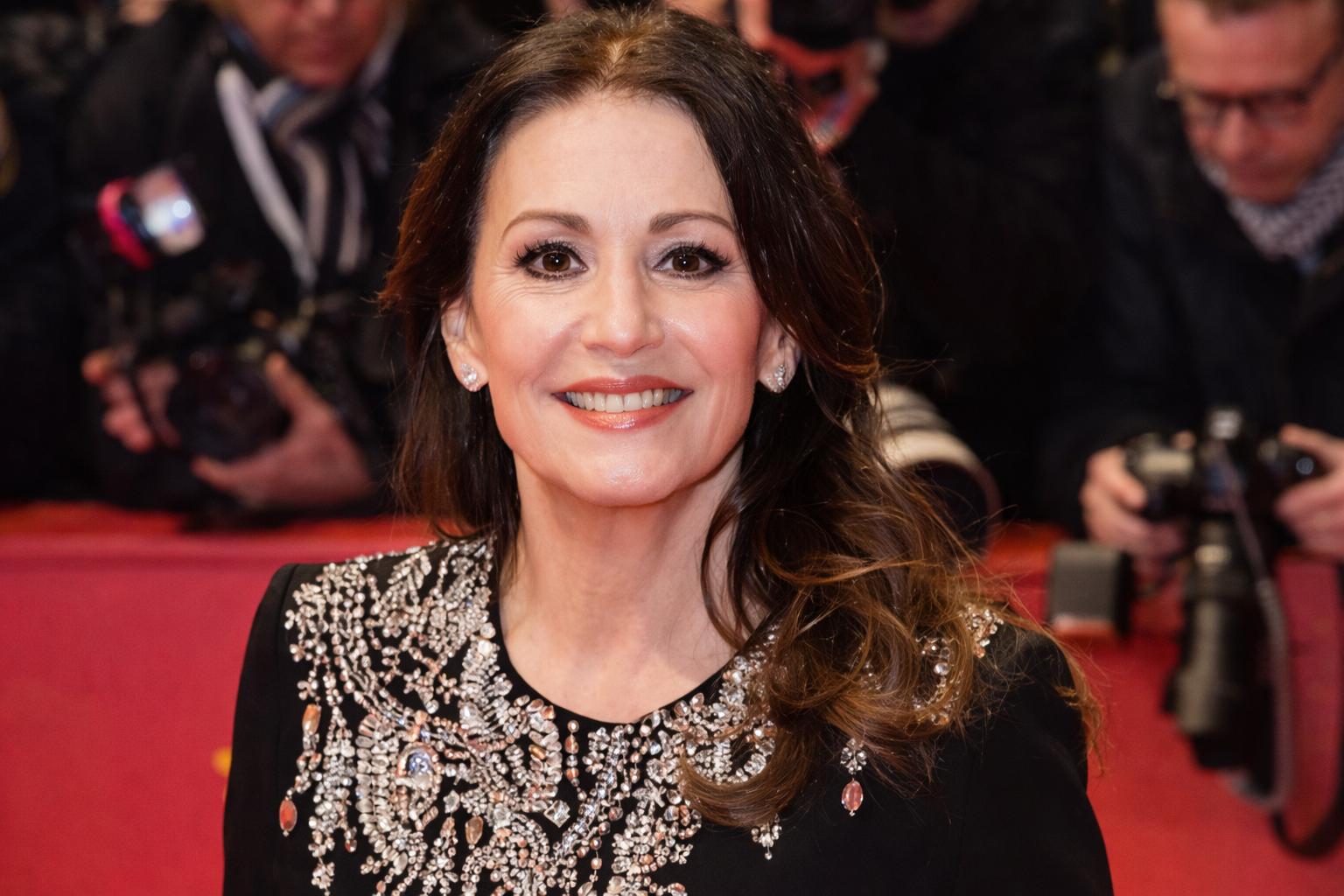 Iris Berben Schlaganfall – Gerüchte, Fakten und was wirklich dahintersteckt